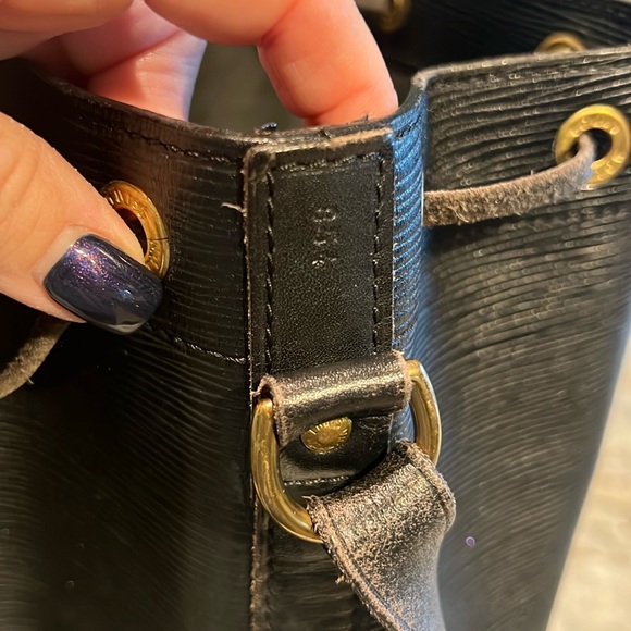 Authentic Louis Vuitton black Epi  bucket bag - Picture 11 of 15